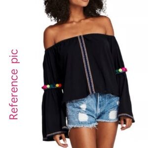 Womens Off the shoulder crop top. Forever 21 Black crop top. Size M. Boho.